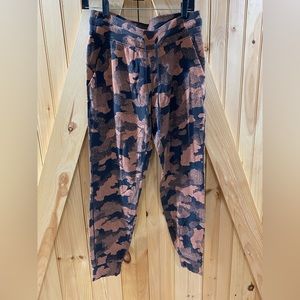 Lululemon camo jogger.